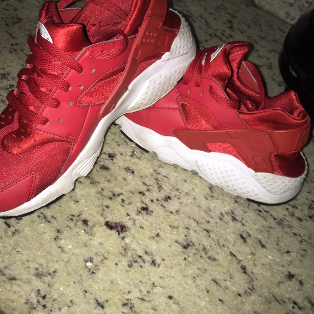 Red Huaraches | Nike